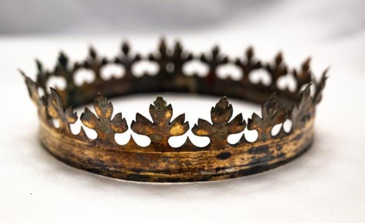 When Will We See the Recently Discovered Royal Insignia and Other Findings?